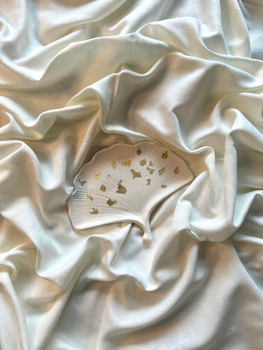 The Leaf Tray Cream With Gold Details