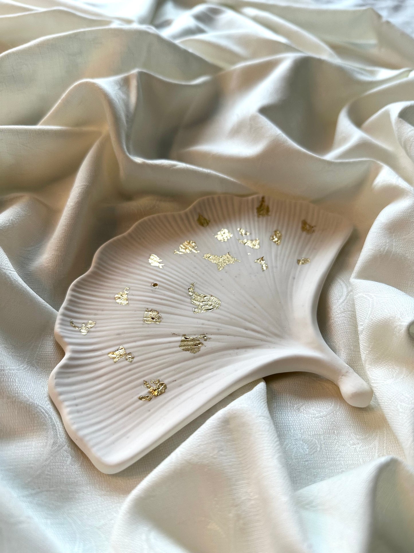 The Leaf Tray Cream With Gold Details